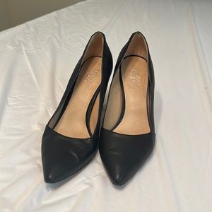 Leather pumps